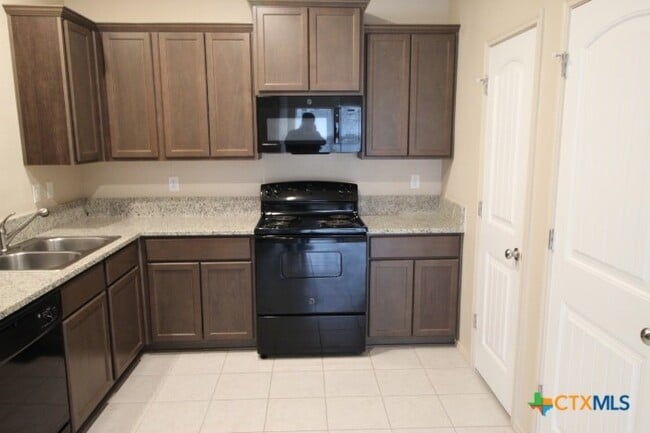 Photo - 1705 Montell St Unit B