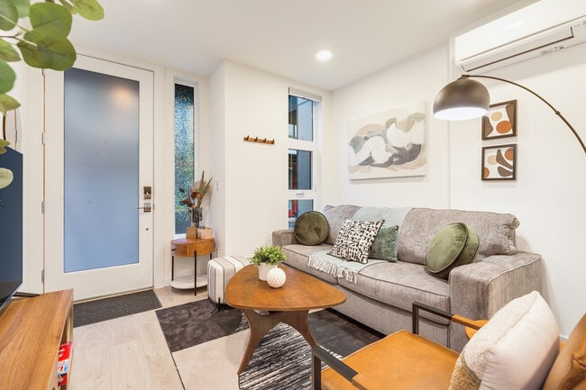 Photo - 1433 E Howell St Unit ID1035920P