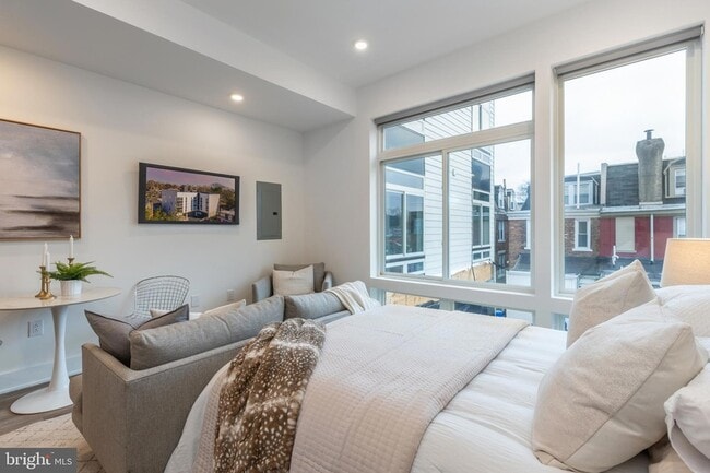 Photo - 5545 Pulaski Ave Unit 309