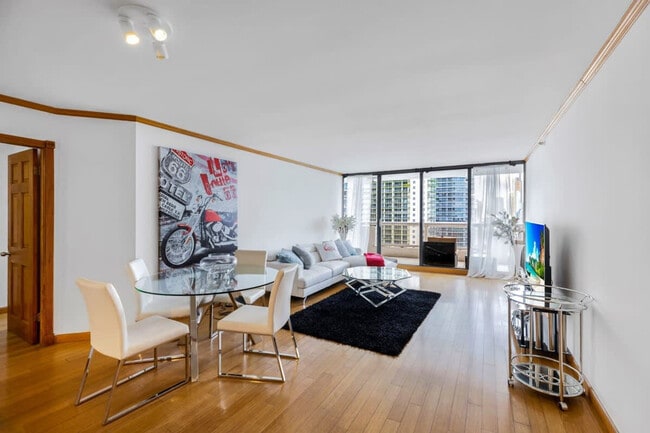 Building Photo - 1717 N Bayshore Dr Unit ID1054094P