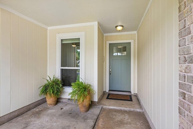 Photo - 2717 Charlesworth Dr