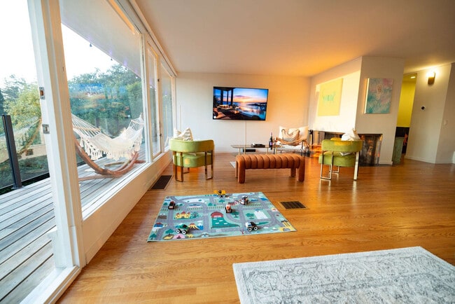 Photo - 1072 Keeler Ave Unit ID1364156P