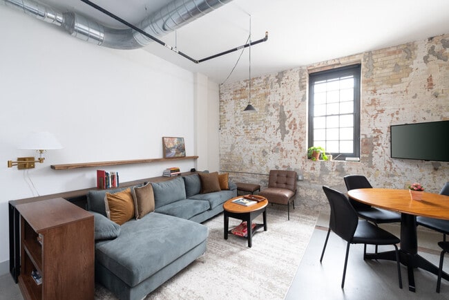 Photo - 1009 W Juneau Ave Unit ID1378999P