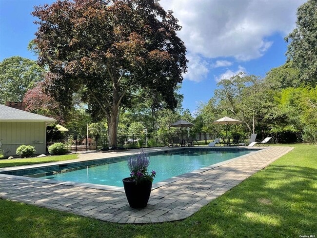 Photo - 8 Coolidge Ln