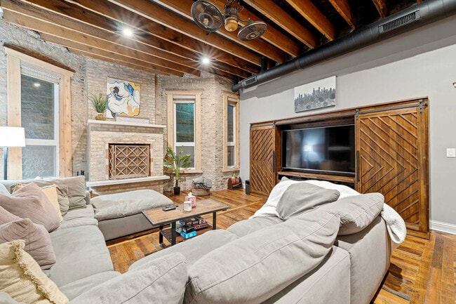 Building Photo - 2130 W Washington Blvd Unit ID1244927P