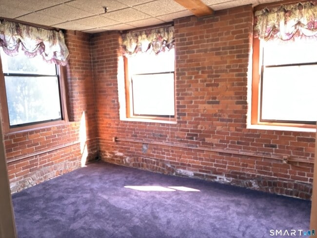 Photo - 222 Williams St E