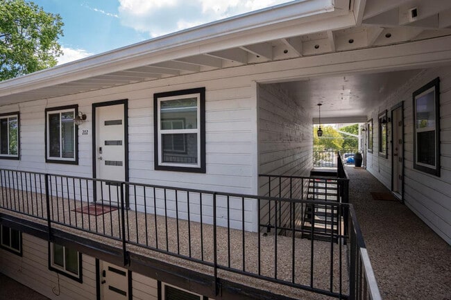 Photo - 710 W 34th St Unit ID1385486P