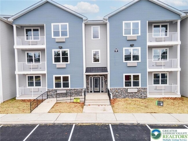 Photo - 948 N Front St Unit B-4