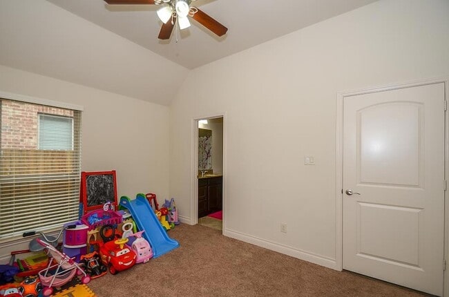Photo - 4307 Fenetre Forest St