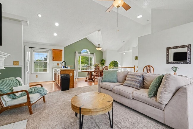 Building Photo - 7400 Newbrook Dr Unit SI ID1630778P