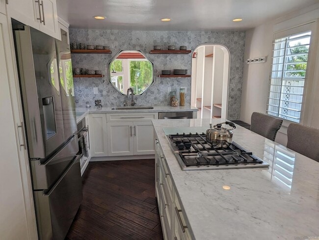 Photo - 201 N Rios Ave