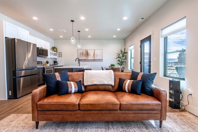 Photo - 690 Stone Peak Lp Unit SI ID1466390P