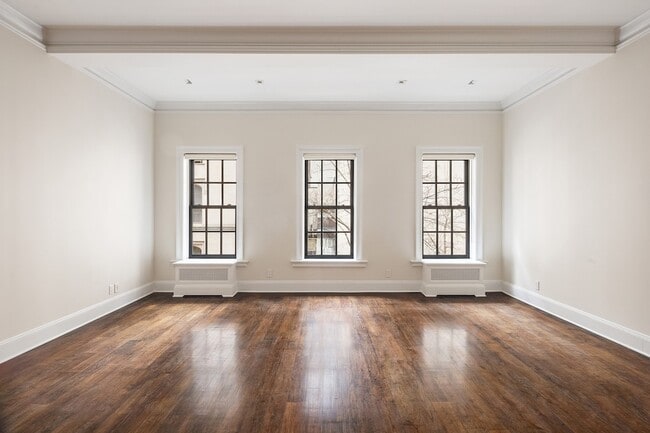 Photo - 127 E 69th St