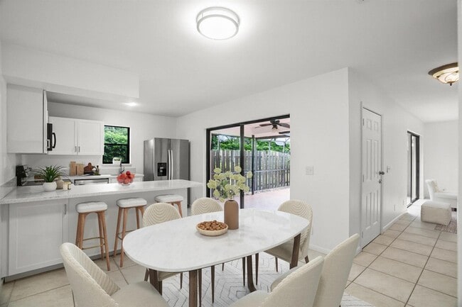 Photo - 7690 Courtyard Run W