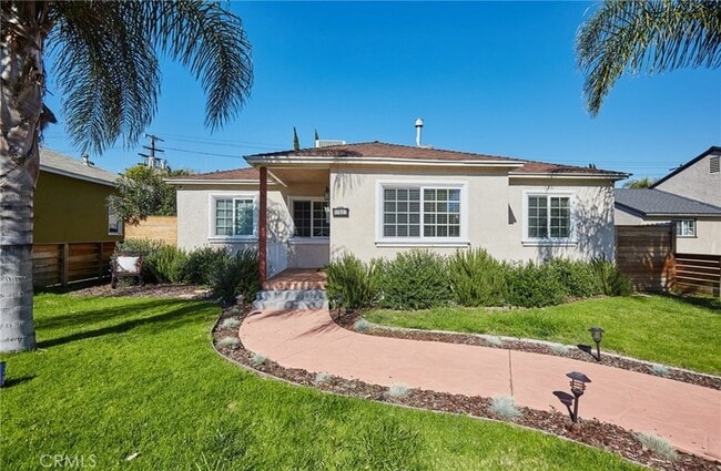 Photo - 17827 Burbank Blvd