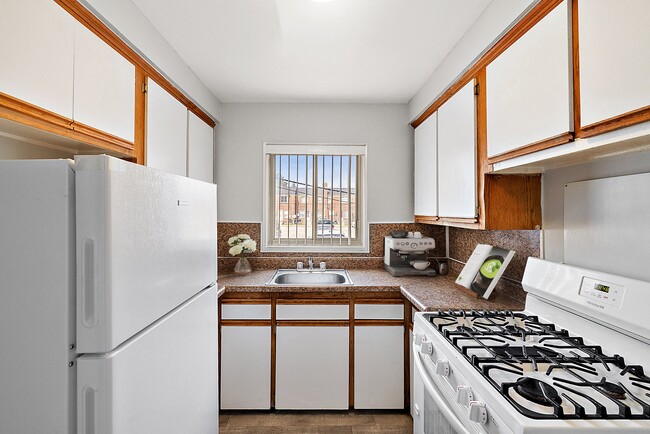 Photo - Oak Park Manor Apartments & Townhomes
