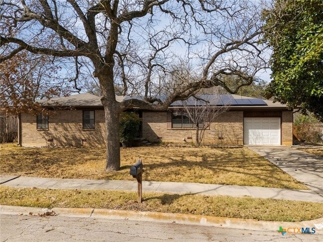Photo - 204 Oak St