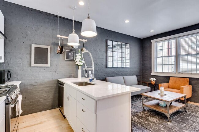 Photo - 1519 W Superior St Unit ID1255745P