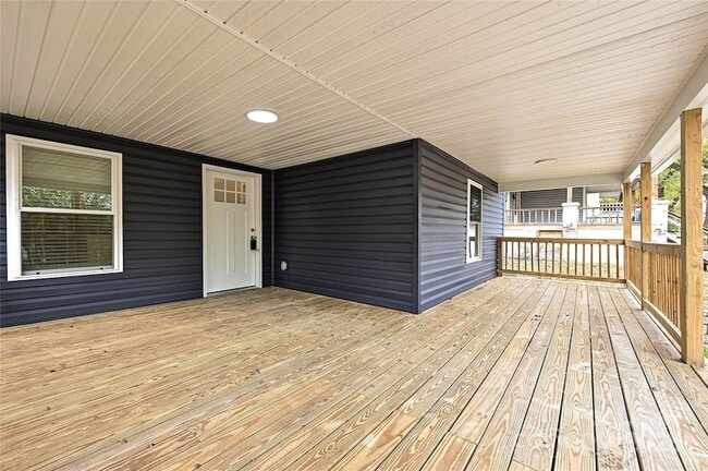 Photo - 117 W Henderson St