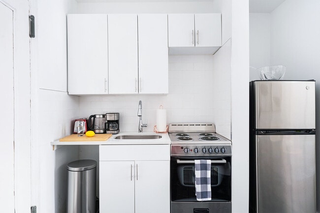 Photo - 444 W 48th St Unit SI ID1022009P