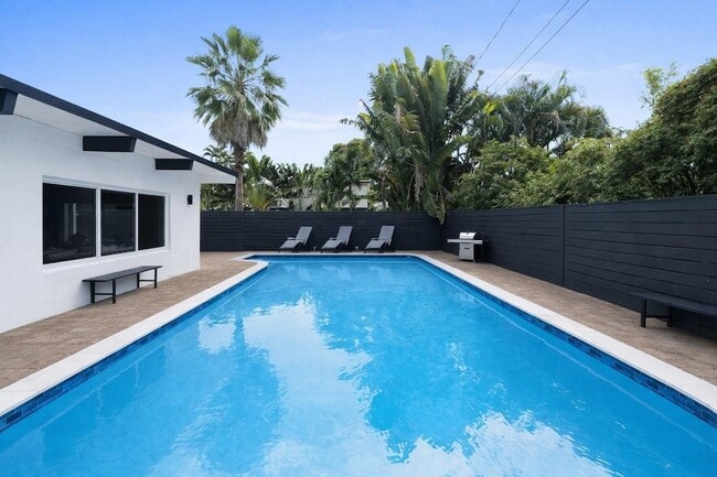 Photo - 100 NE 22nd St