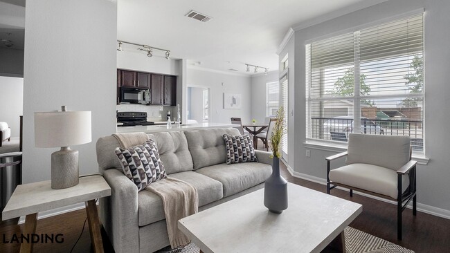 Building Photo - 14807 Woodland Hills Dr Unit 5102