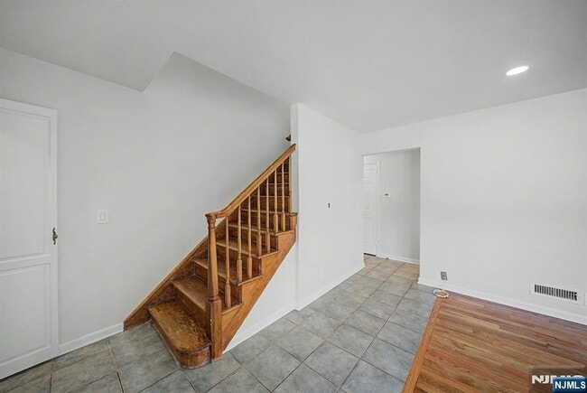 Photo - 35-10 Lindsay Rd