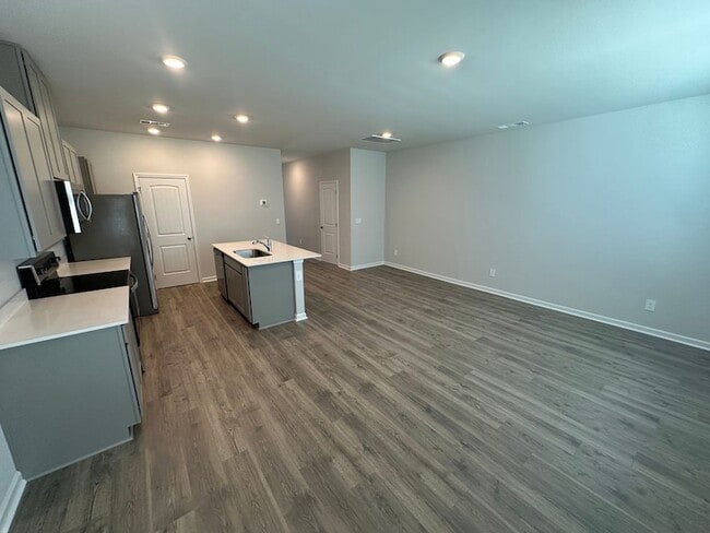 Photo - 206 Hazel Ln