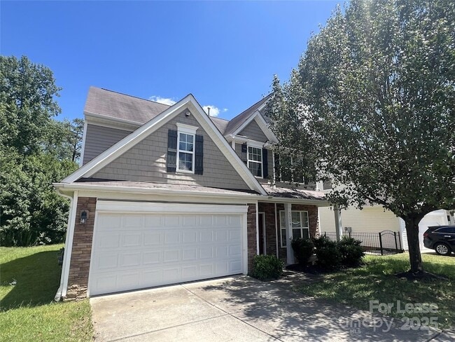 Building Photo - 5008 Centerview Dr