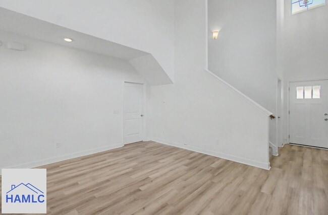 Photo - 881 Grayson Ave