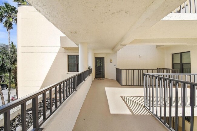 Photo - 221 NE Plantation Rd Unit 316