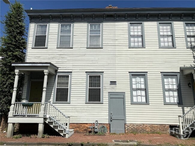 Building Photo - 506 E York St