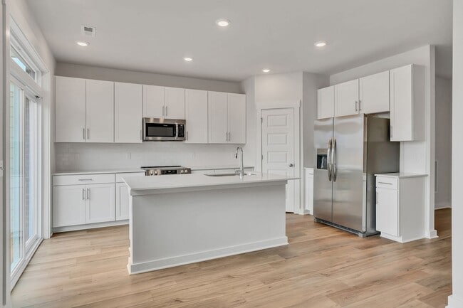 Building Photo - 420 Seneca St