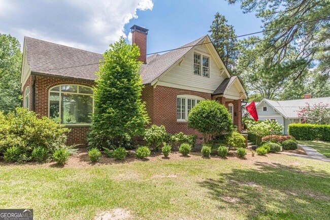 Photo - 1878 Cambridge Ave