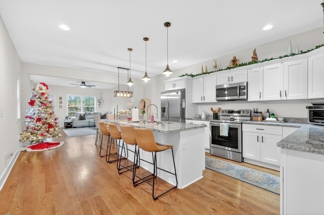 Photo - 4103 Main St