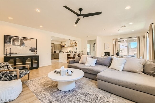 Photo - 2724 Mintlaw Ave