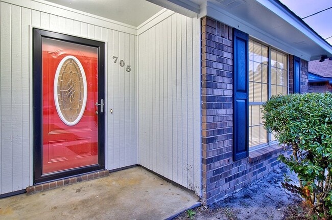 Photo - 705 Edgewood Ct