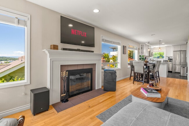 Building Photo - 212 NW 49th St Unit SI FL2-ID1607387P