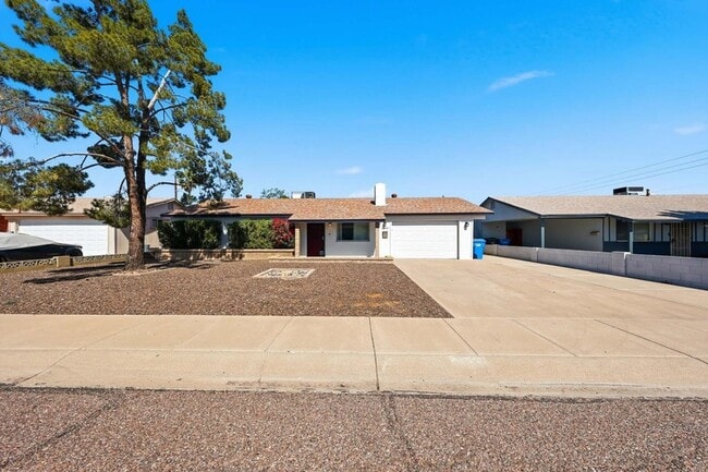 Building Photo - 3540 E Voltaire Dr