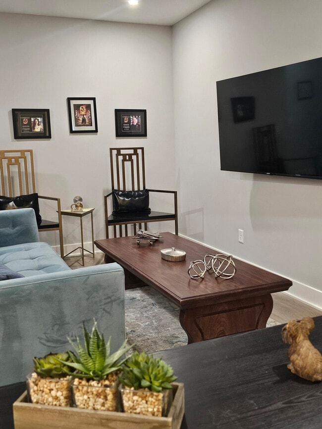 Photo - 1257 Francis St NW Unit SI ID1596447P