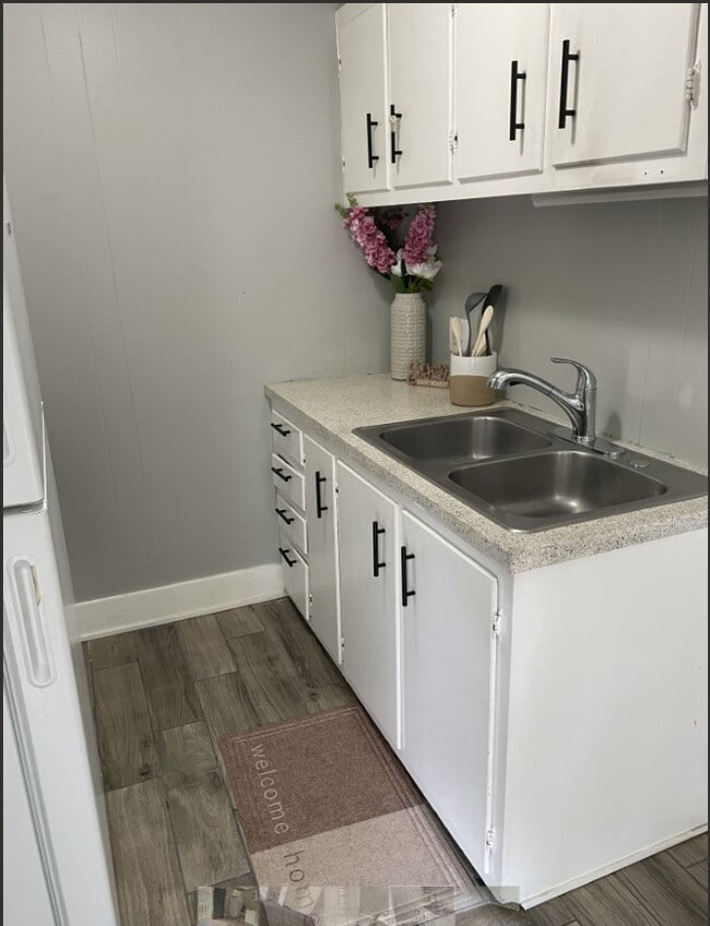 Building Photo - 4540-4558 June Ave