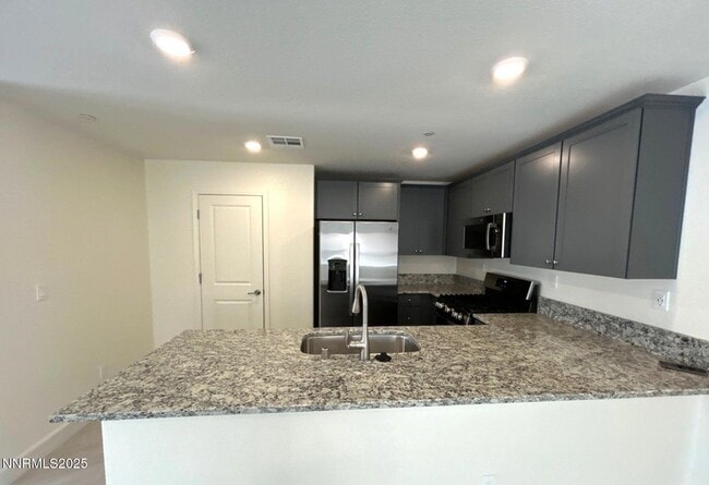 Photo - 904 Cascade Range Dr