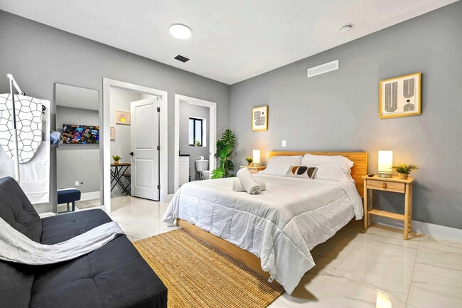 Building Photo - 1540 NW 46th St Unit FL1-ID1254771P