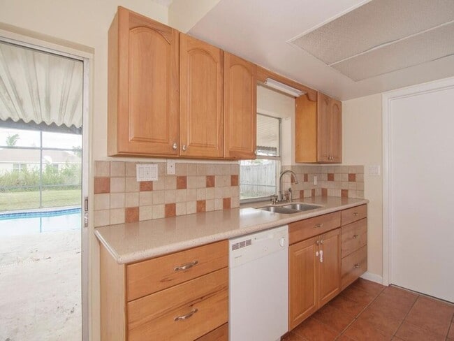 Photo - 557 SW Duval Ave