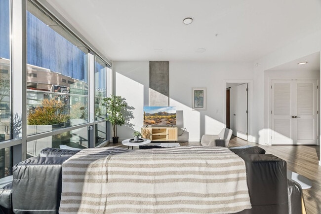 Photo - 222 E Jefferson St Unit ID1369268P