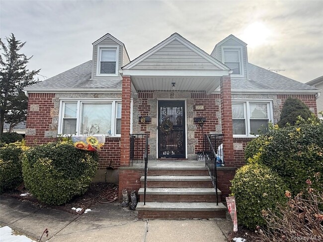 Building Photo - 231 Jefferson Ave Unit 2nd Fl