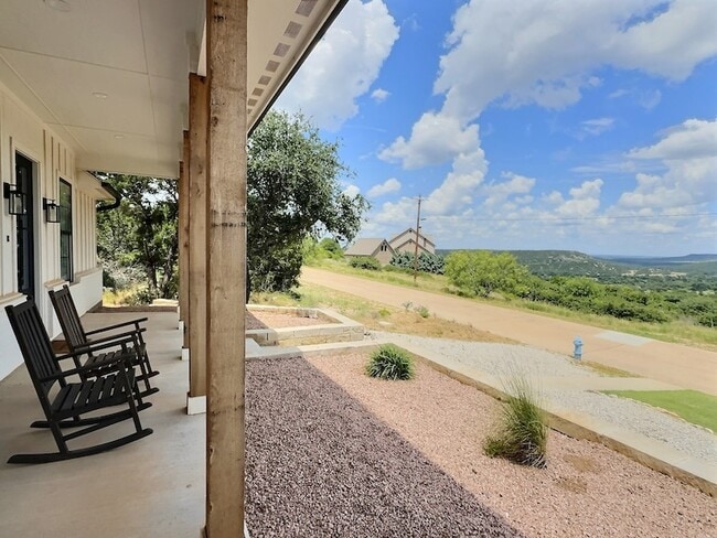 Photo - 405 Oak Tree Dr