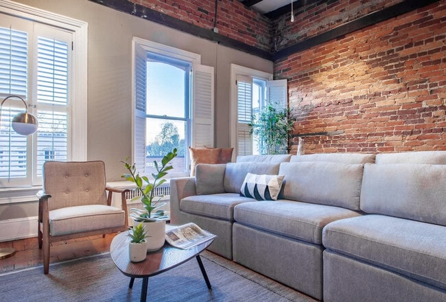 Building Photo - 1647 Wisconsin Ave NW Unit ID1238457P