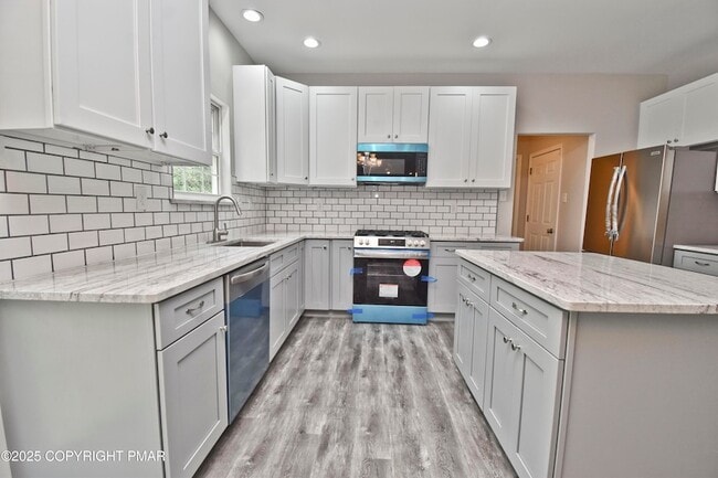 Photo - 557 Marco Way