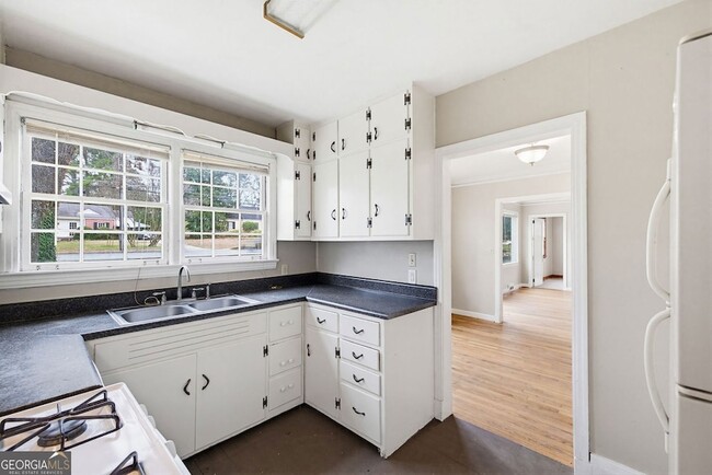 Photo - 1911 N Decatur Rd Unit 2